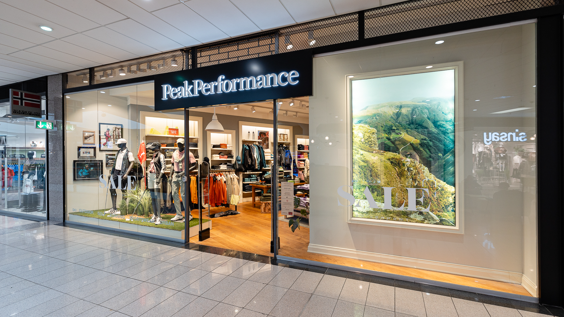 Peak Performance | Europa SC - Shopping Center Banská Bystrica